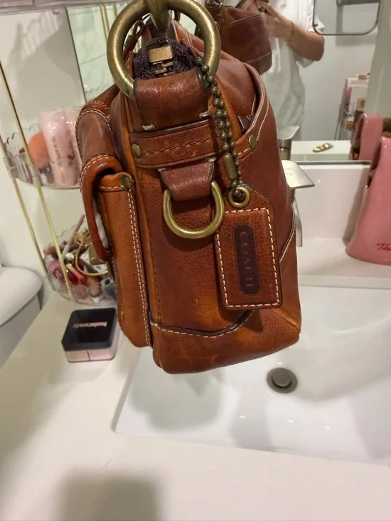 Coach Brown Leather Shoulder Bag with Brass Hardware - Picture 4 of 5